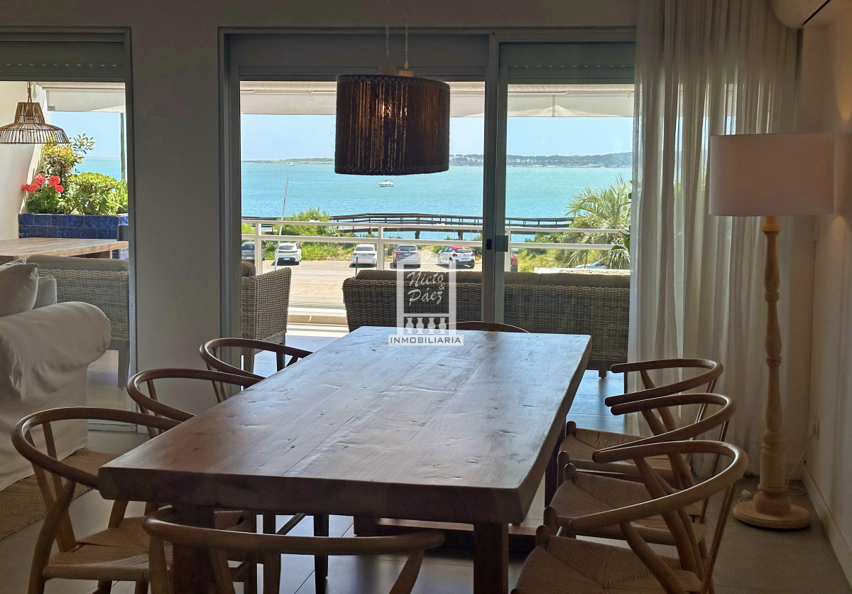 Vista de película, 3 dorm en playa mansa frente al mar. 