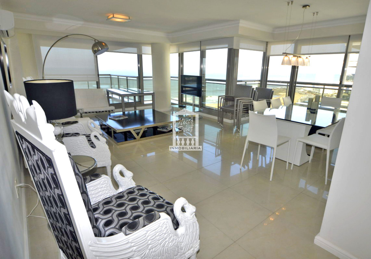 Imperiale, esquinero. 3 suites + servicio. - NYP22591A