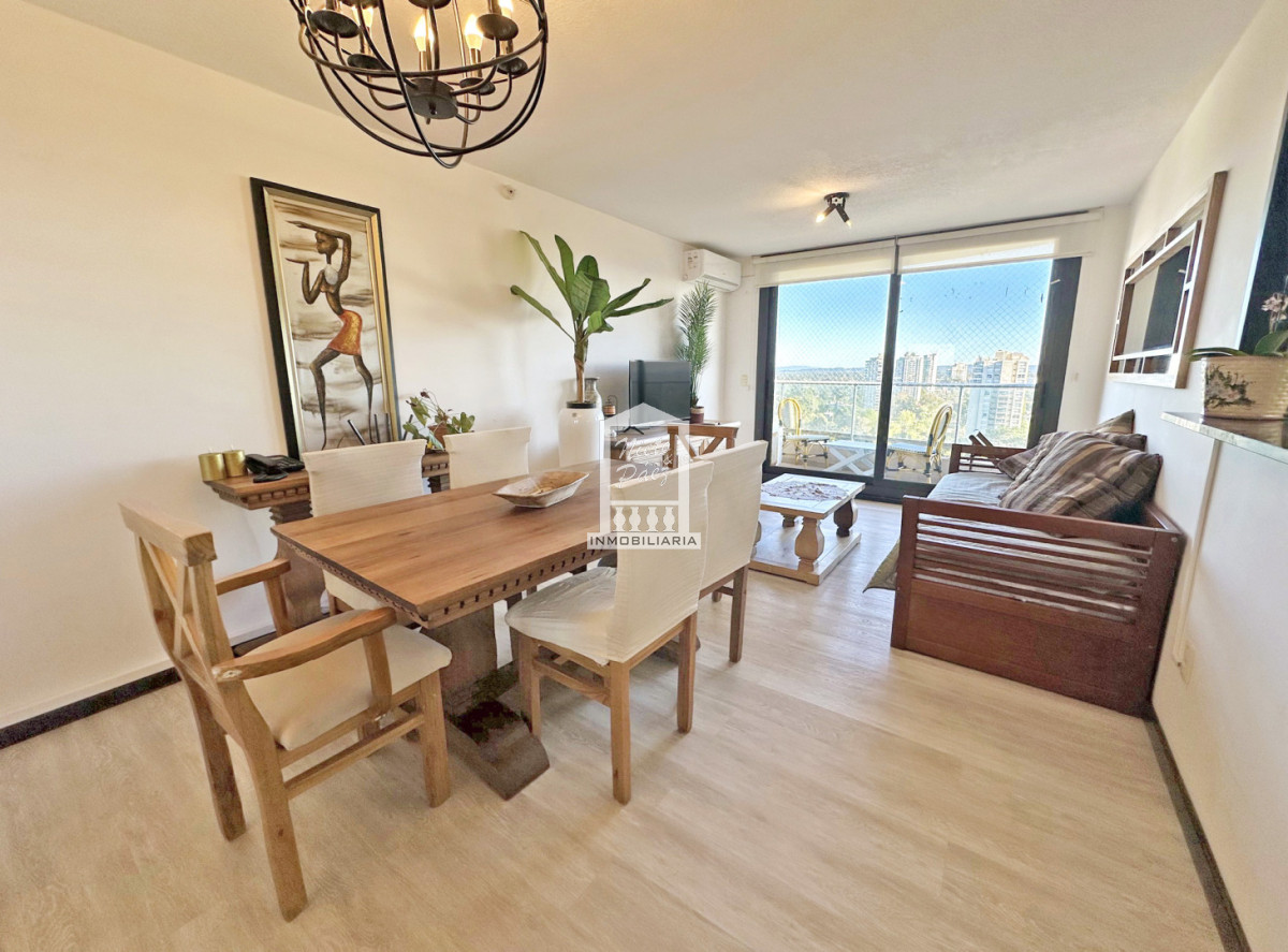 Piso alto, 2 dormitorios, 2 baños, bajos gastos. - NYP41022A