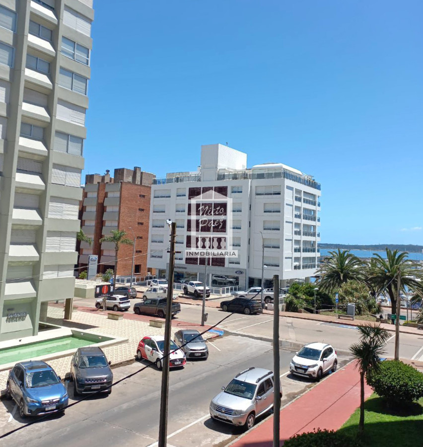 Zona puerto, 2 dorm. Wifi. Mucamas