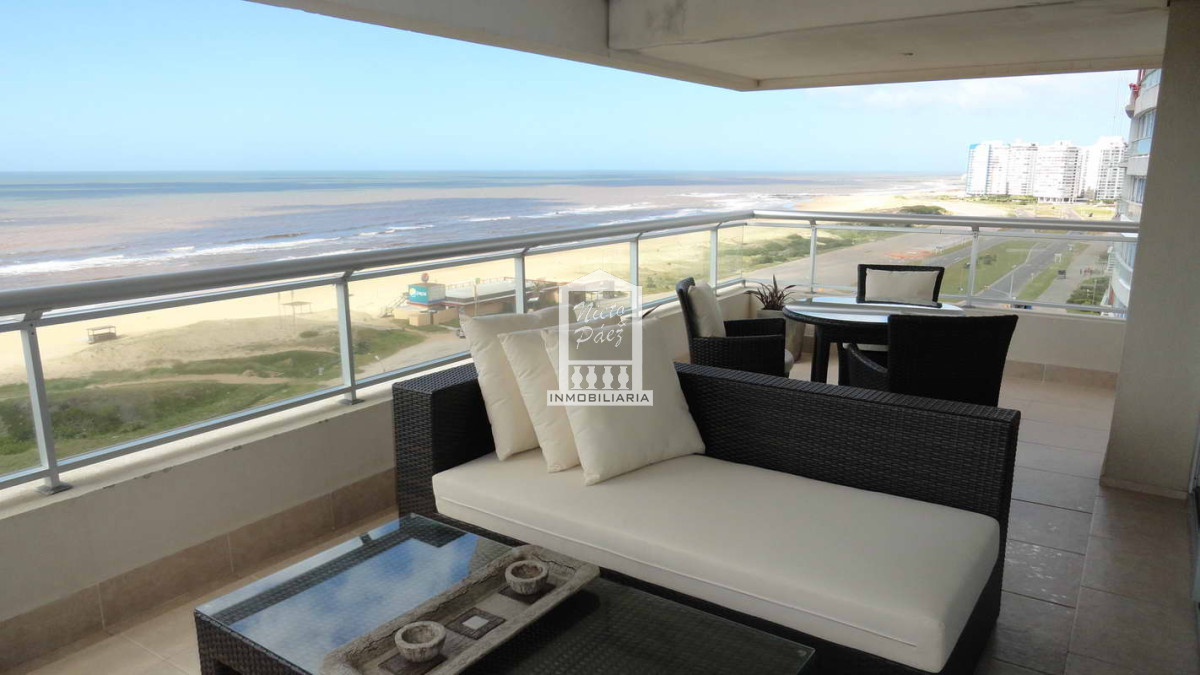 Gran planta en primera fila de playa brava. Torre de categoría