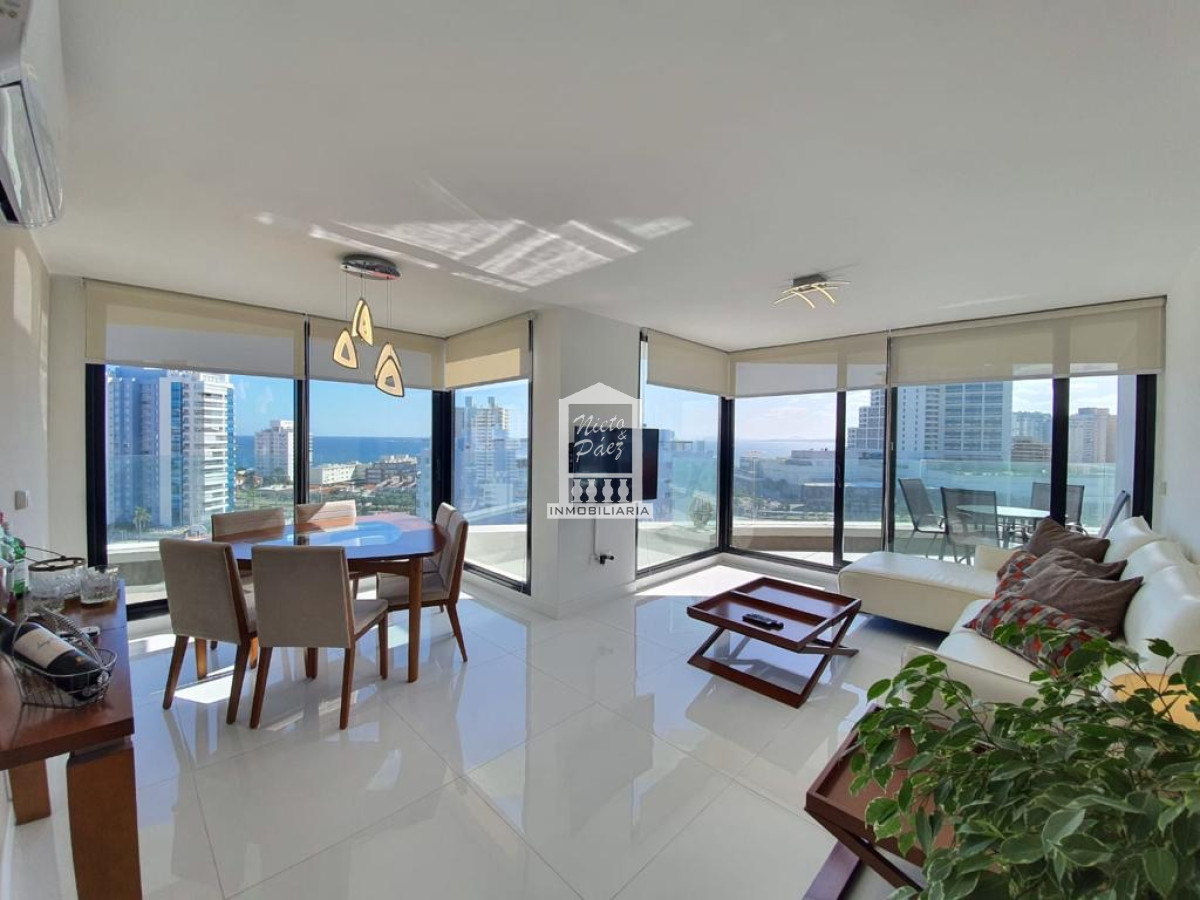 Piso alto con vista a la mansa, 3 suites, 2 garajes. Financiación directa