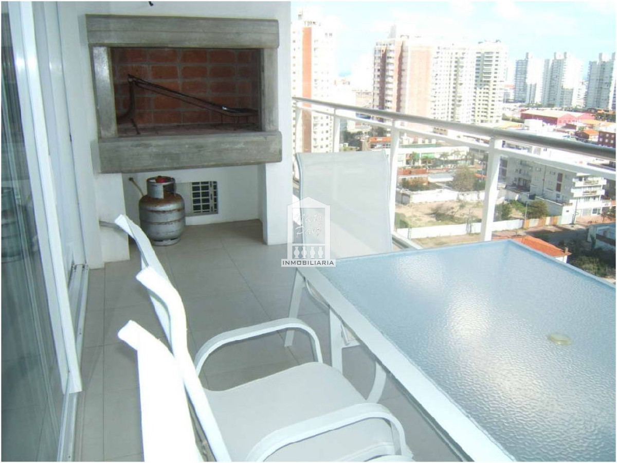Piso alto, 3 dorm, parrillero propio. Edificio con servicios