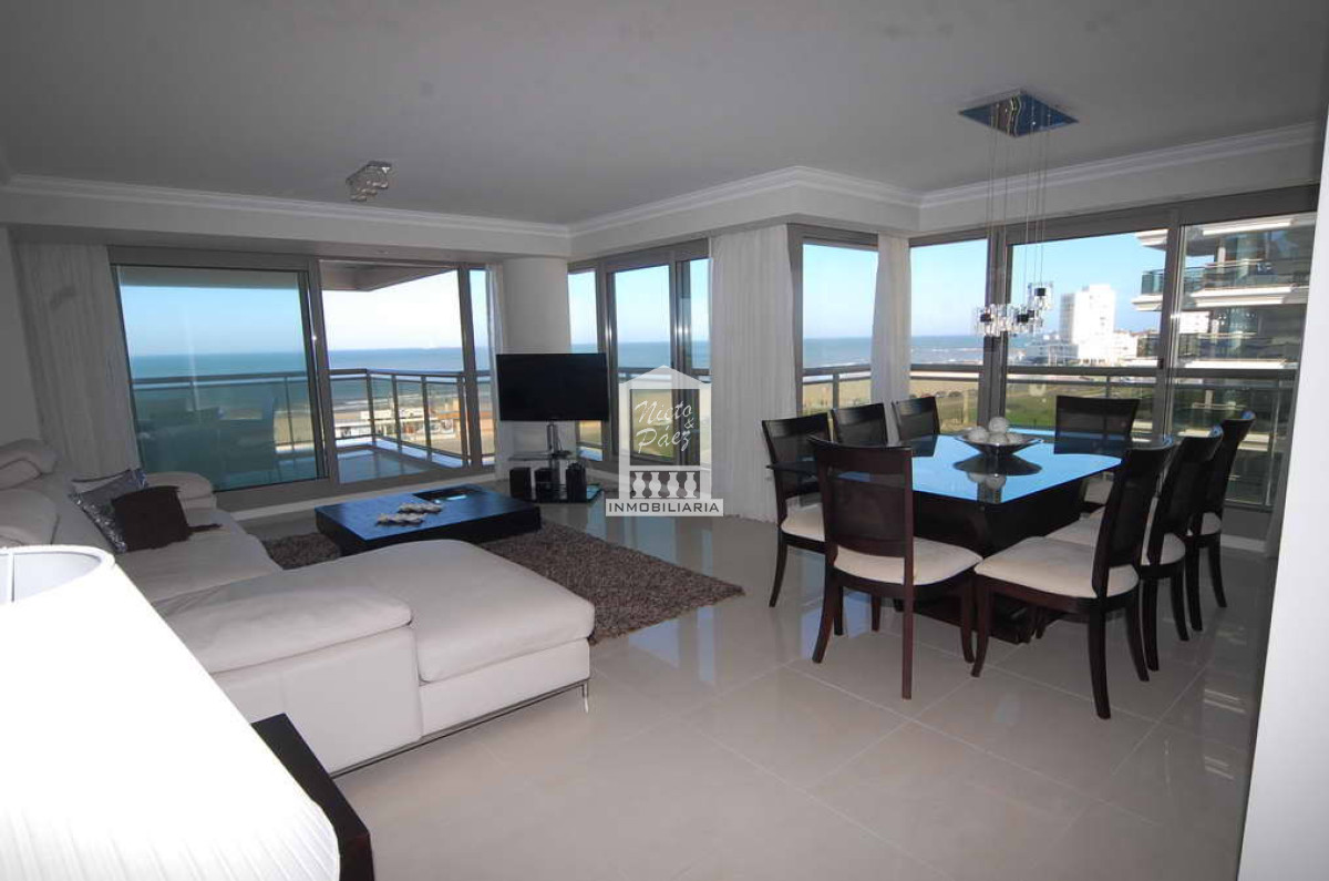 Imperiale, esquinero. 3 suites + servicio - NYP23854A
