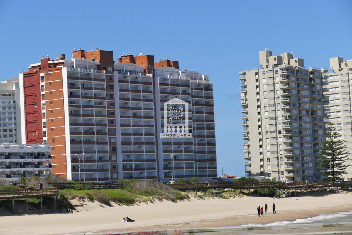 Playa Mansa, Edificio Vanguardia, contrafrente