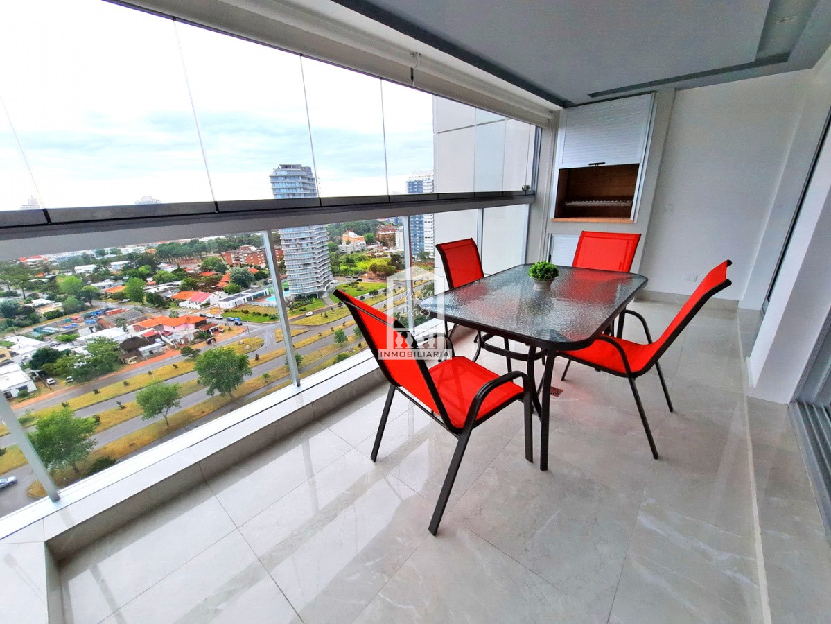 Miami Boulevard 2, parrillero propio, 2 dorm, todos los servicios.