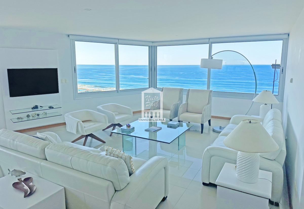 Primera fila en playa brava, 4 suites, esquinero, garaje doble - NYP38081A