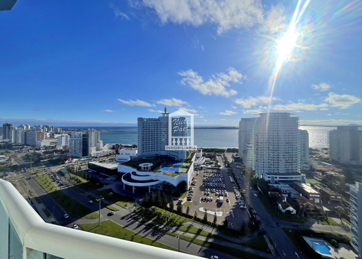 Piso super alto con vistas panorámicas. Full amenities. - NYP39413A