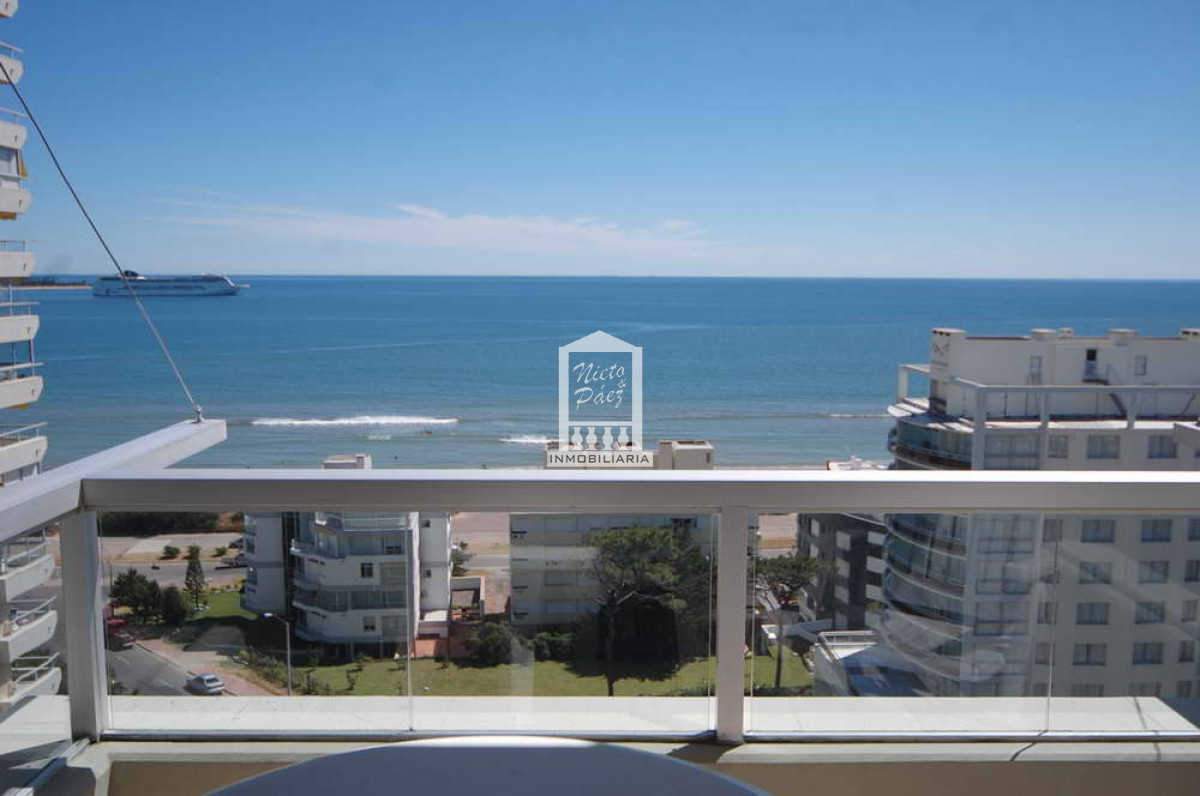 Playa Mansa, con toda la vista, excelente orientación. 