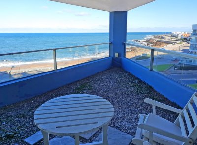 Semipiso con vista al océano. 3 suites + servicio completo. 2 garajes