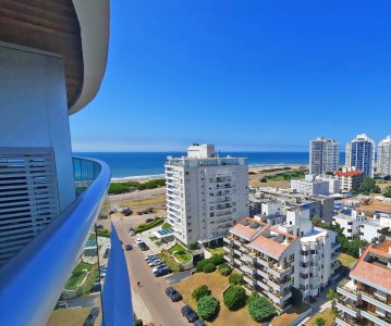Brava, piso alto, 2 dorm, losa radiante. Full amenities.