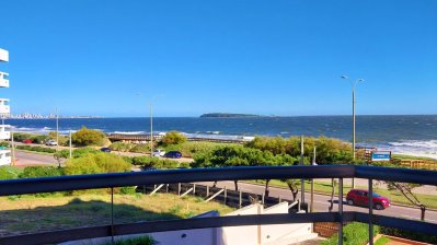 Mansa, con vista al mar. 1 dorm. Cochera abierta
