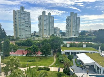 Mansa, 2 dorm y servicio, con todos los servicios.