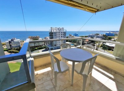 Playa Mansa, reciclado, 3 dorm, edificio con todos los servicios.