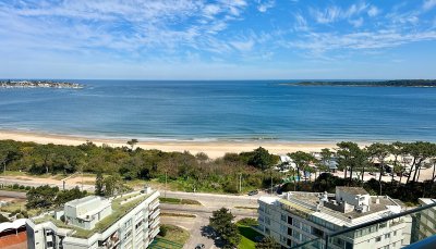 Playa Mansa, 3 suites, torre de categoría con todos los servicios. 