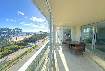 La mejor planta en Playa Mansa, semipiso. Parrillero propio