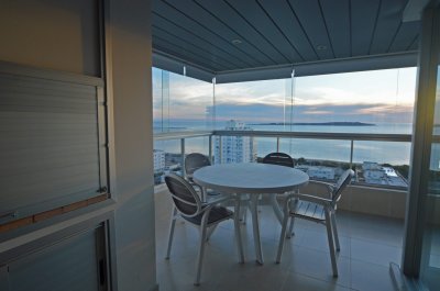 Mansa, con vista y parrillero propio. Torre con todos los servicios