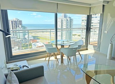 Piso alto, 1 suite + toilette, garaje. Full amenities. 