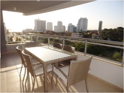 Av Chiverta, Playa Brava, Punta del Este, con full amenities.