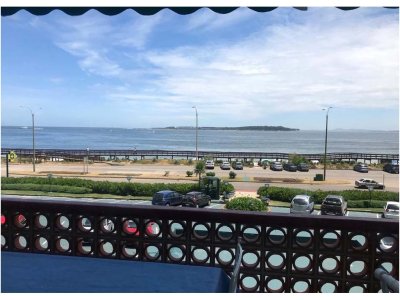 Primera fila en playa mansa, con vista directa al mar.