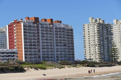 Playa Mansa, Edificio Vanguardia, contrafrente