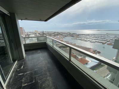 Piso alto, semipiso, vista al puerto
