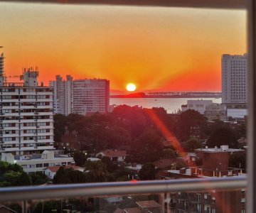 Brava, piso alto, 2 dorm, losa radiante. Full amenities.
