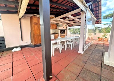 REBAJADO!! Dúplex con barbacoa propia. 3 dorm. Garaje, mucamas. Bajos gastos.