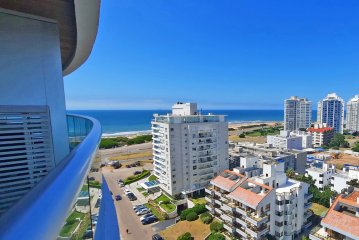 Brava, piso alto, 2 dorm, losa radiante. Full amenities.