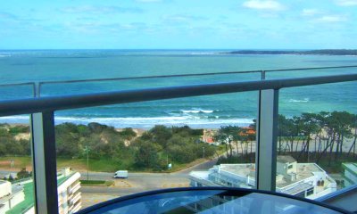 Playa Mansa, 3 suites, torre de categoría con todos los servicios.