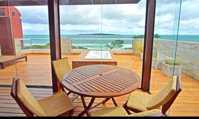 Penthouse dúplex en primera fila de playa mansa. Barbacoa, jacuzzi en la terraza