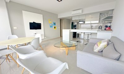 Piso alto, 1 suite + toilette, garaje. Full amenities.
