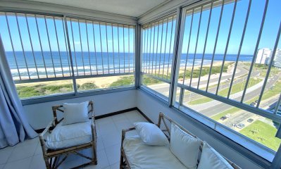 Playa Brava, piso alto con toda la vista.