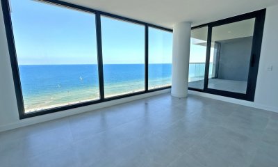 Venetian piso alto, 3 suites, gastos de ocupación pagos. Garaje y baulera