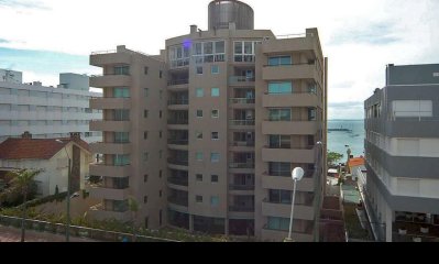 Zona Puerto, 2 dorm, al frente.