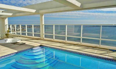 Penthouse duplex, único. Con piscina propia y parrillero.