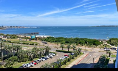 Playa Mansa, moderno, recién equipado, edificio terminando en 2021.