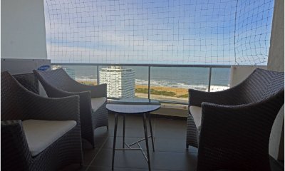 Playa brava, piso alto, moderna torre con todos los servicios.