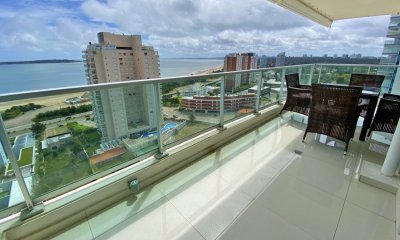 Piso alto en 2da fila de playa mansa, parrillero propio, losa radiante, edificio con todos los servicios