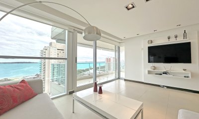 Playa Mansa, 3 dorm, parrillero propio, garaje doble, todos los servicios.