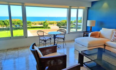 Playa Mansa, primera fila. Semipiso. 4 suites. Parrillero propio.