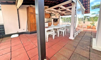 REBAJADO!! Dúplex con barbacoa propia. 3 dorm. Garaje, mucamas. Bajos gastos.