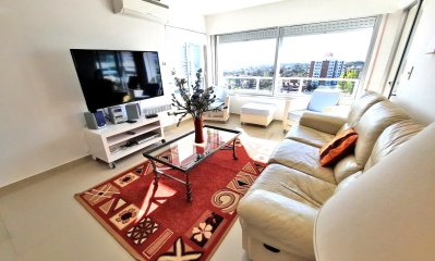 Playa Mansa, con todos los servicios. 2 dorm y dependencia de servicio