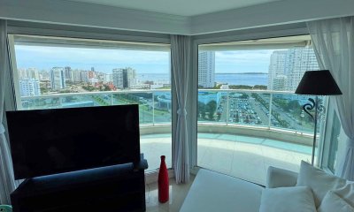 Esquinero. 3 suites + servicio. Garaje doble