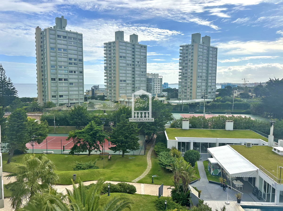 Mansa, 2 dorm y servicio, con todos los servicios.