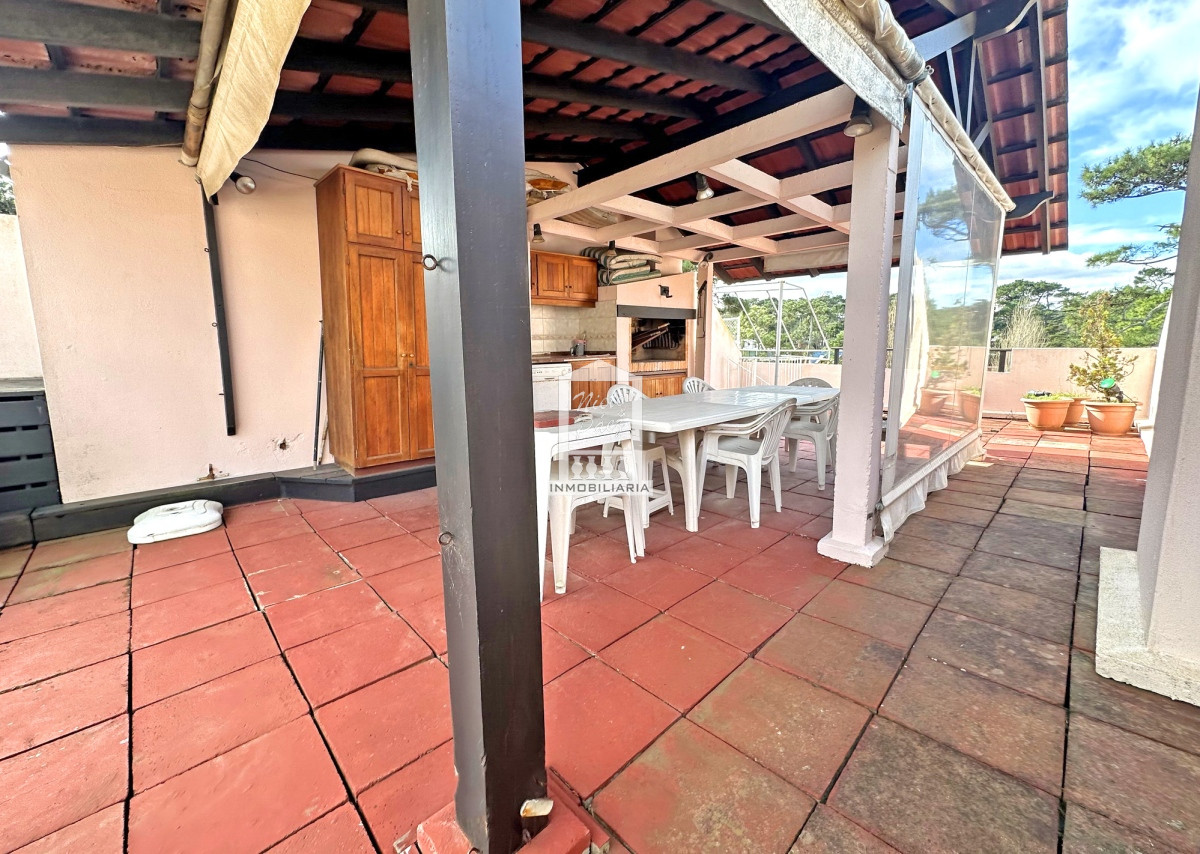 REBAJADO!! Dúplex con barbacoa propia. 3 dorm. Garaje, mucamas. Bajos gastos.