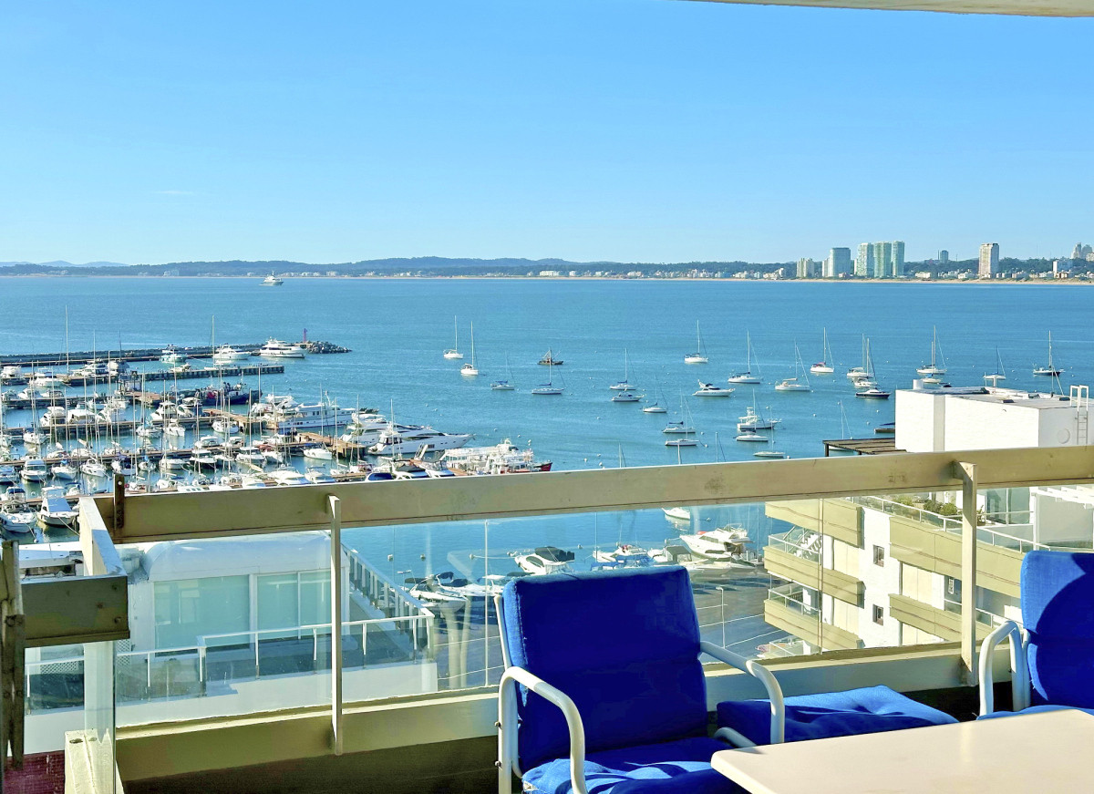 Orden de venta! Piso alto en el puerto con toda la vista. 