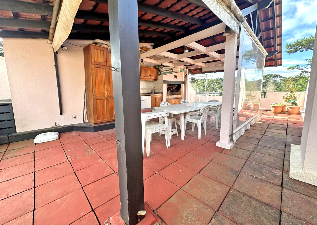 REBAJADO!! Dúplex con barbacoa propia. 3 dorm. Garaje, mucamas. Bajos gastos.