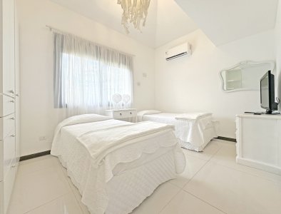 barrio privado, boulevard park. playa mansa. 5 dorm. piscina climatizada. losa radiante - nyp33034c