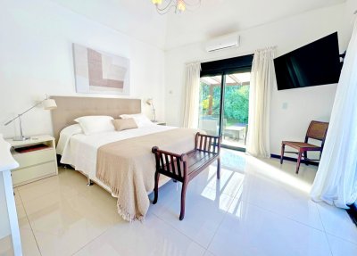 barrio privado, boulevard park. playa mansa. 5 dorm. piscina climatizada. losa radiante - nyp33034c